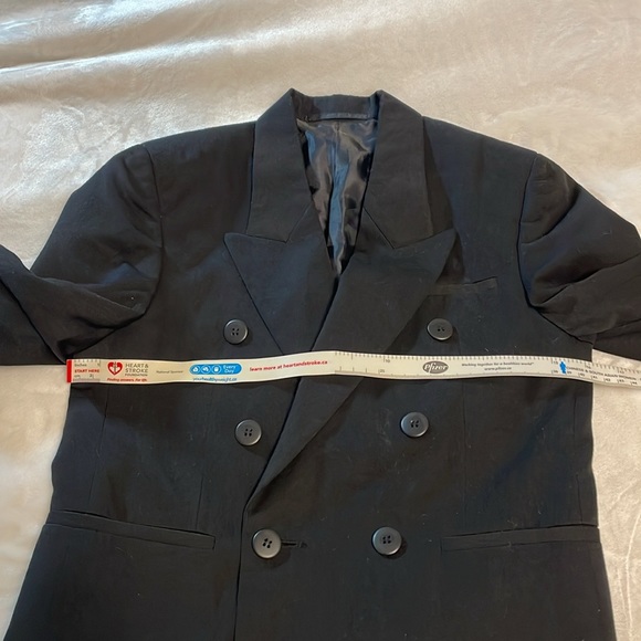 Boys double breasted black blazer, size 11. - Picture 8 of 9